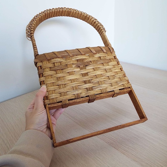 Wicker Wall Hanging organizer - Picture 3 of 7